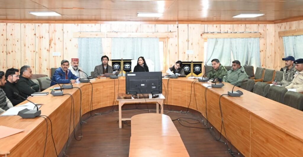 लाहौल-स्पीति में सड़क सुरक्षा पर बड़ी बैठक, सड़क दुर्घटनाओं को रोकने के लिए होंगे कड़े कदम 1 Keylong News 13 nivember1