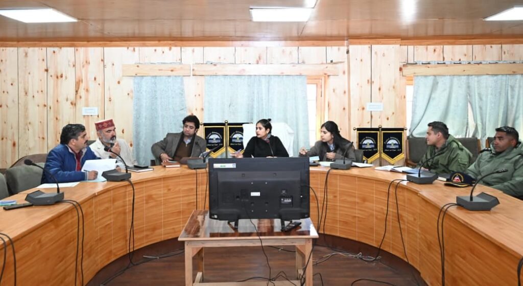 लाहौल-स्पीति में सड़क सुरक्षा पर बड़ी बैठक, सड़क दुर्घटनाओं को रोकने के लिए होंगे कड़े कदम Keylong News 13 november2