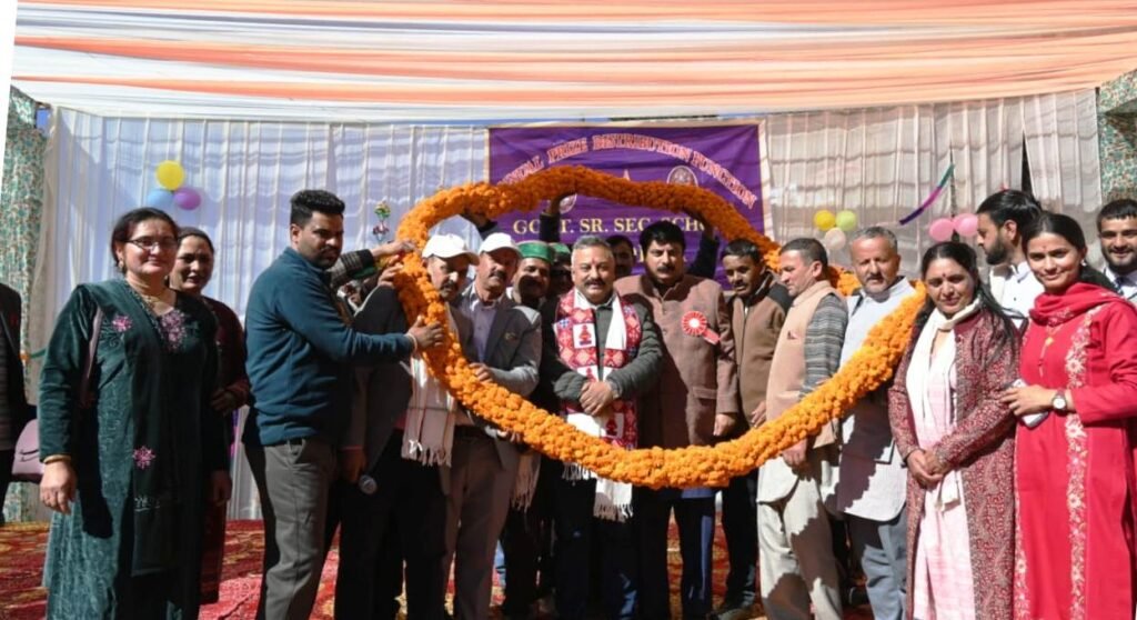 hp-education-minister-honors-young-achievers