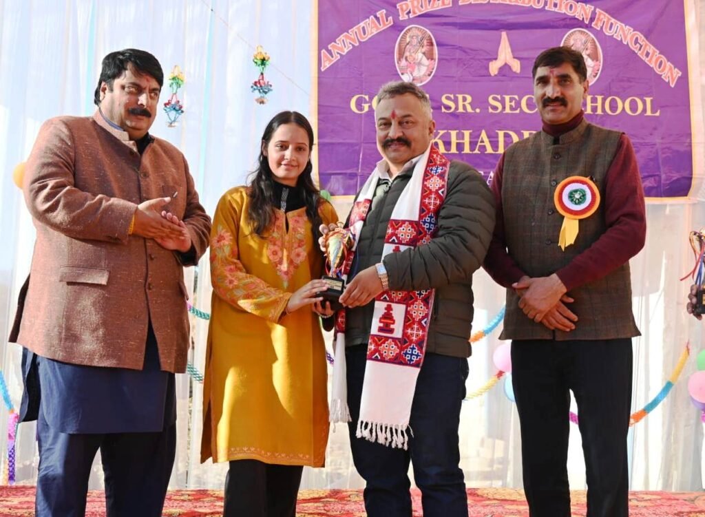 hp education minister honors young achievers2