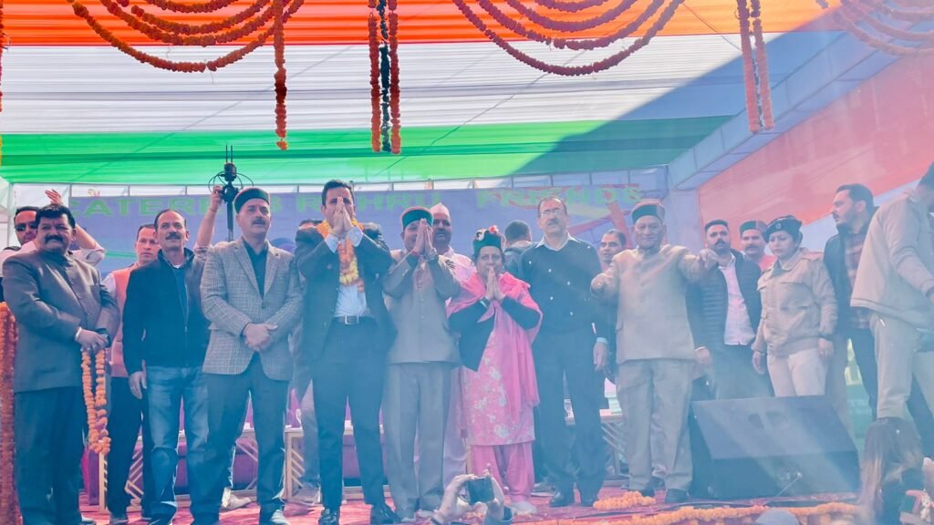 रोहड़ू में राजा वीरभद्र सिंह की प्रतिमा का भव्य अनावरण, सन्दौर पुल का लोकार्पण 1 rohru statue inauguration sandour bridge virbhadra singh1