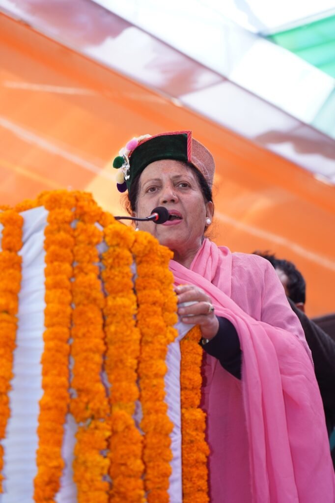 रोहड़ू में राजा वीरभद्र सिंह की प्रतिमा का भव्य अनावरण, सन्दौर पुल का लोकार्पण 7 rohru statue inauguration sandour bridge virbhadra singh7