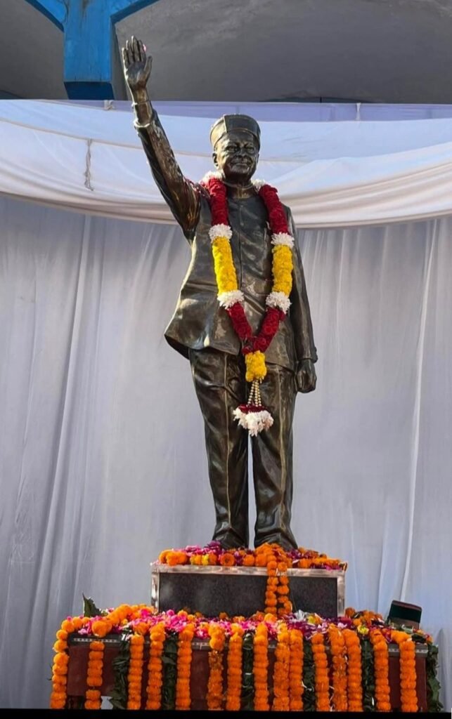 रोहड़ू में राजा वीरभद्र सिंह की प्रतिमा का भव्य अनावरण, सन्दौर पुल का लोकार्पण 8 rohru statue inauguration sandour bridge virbhadra singh9