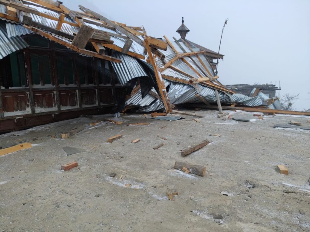 किन्नौर में बर्फबारी: बागवान खुश, सेब की बंपर फसल की उम्मीद