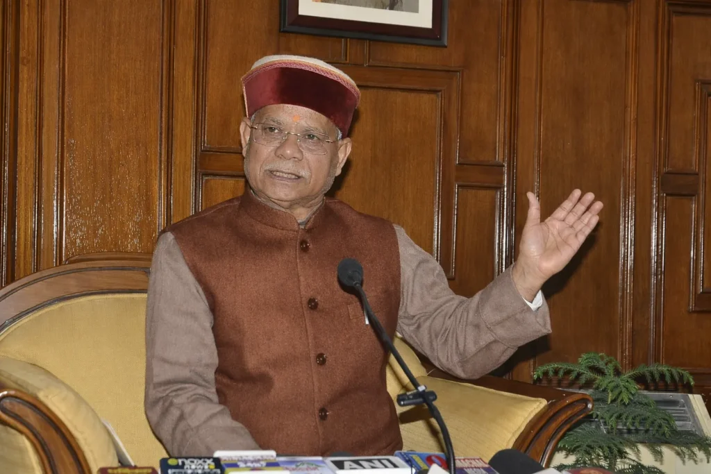 हिमाचल प्रदेश के राज्यपाल शिव प्रताप शुक्ल शिमला में मीडिया से बातचीत करते हुए